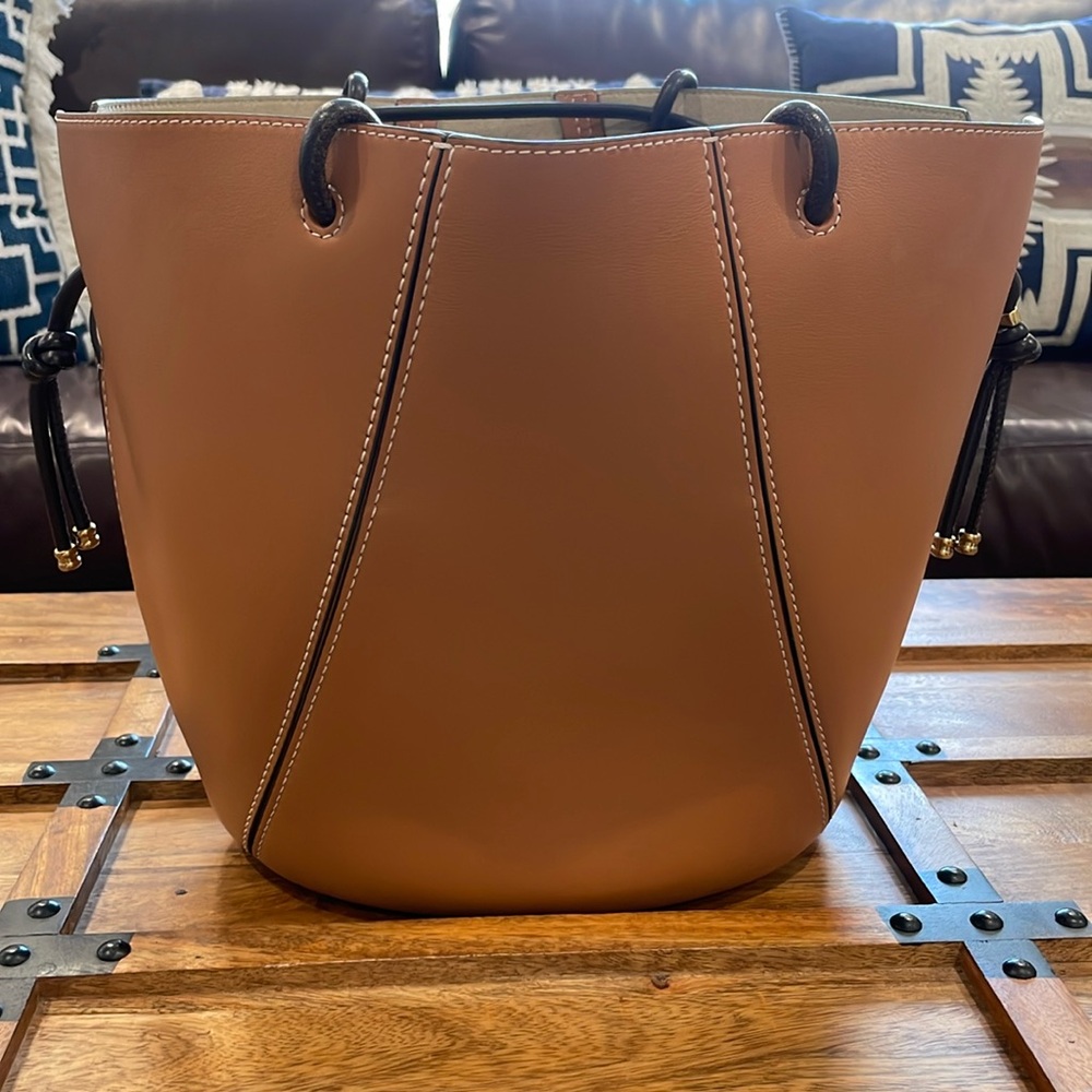 Stunning Tory Burch tan leather bucket bag with dual straps.
